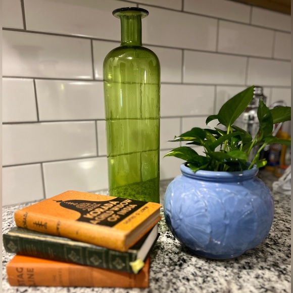 Hand Blown Green Glass Vase 16" Tall 4” Wide Avocado or Olive Green Handmade Art - Picture 9 of 9